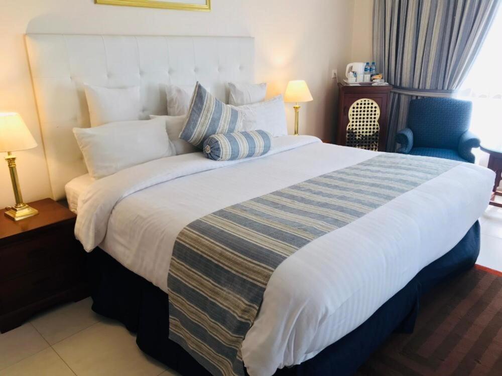 Beach Luxury Hotel Karachi Extérieur photo