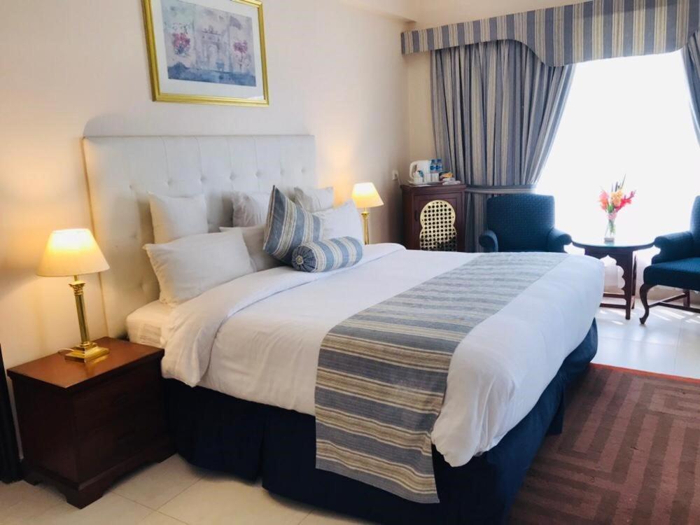Beach Luxury Hotel Karachi Extérieur photo