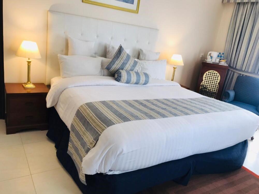 Beach Luxury Hotel Karachi Extérieur photo