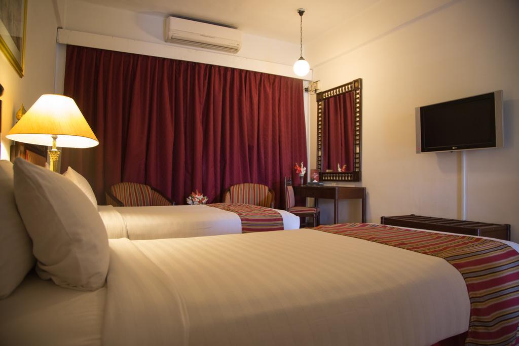Beach Luxury Hotel Karachi Extérieur photo