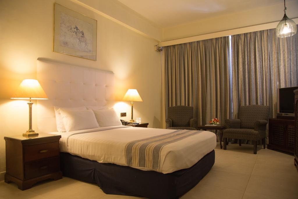 Beach Luxury Hotel Karachi Extérieur photo