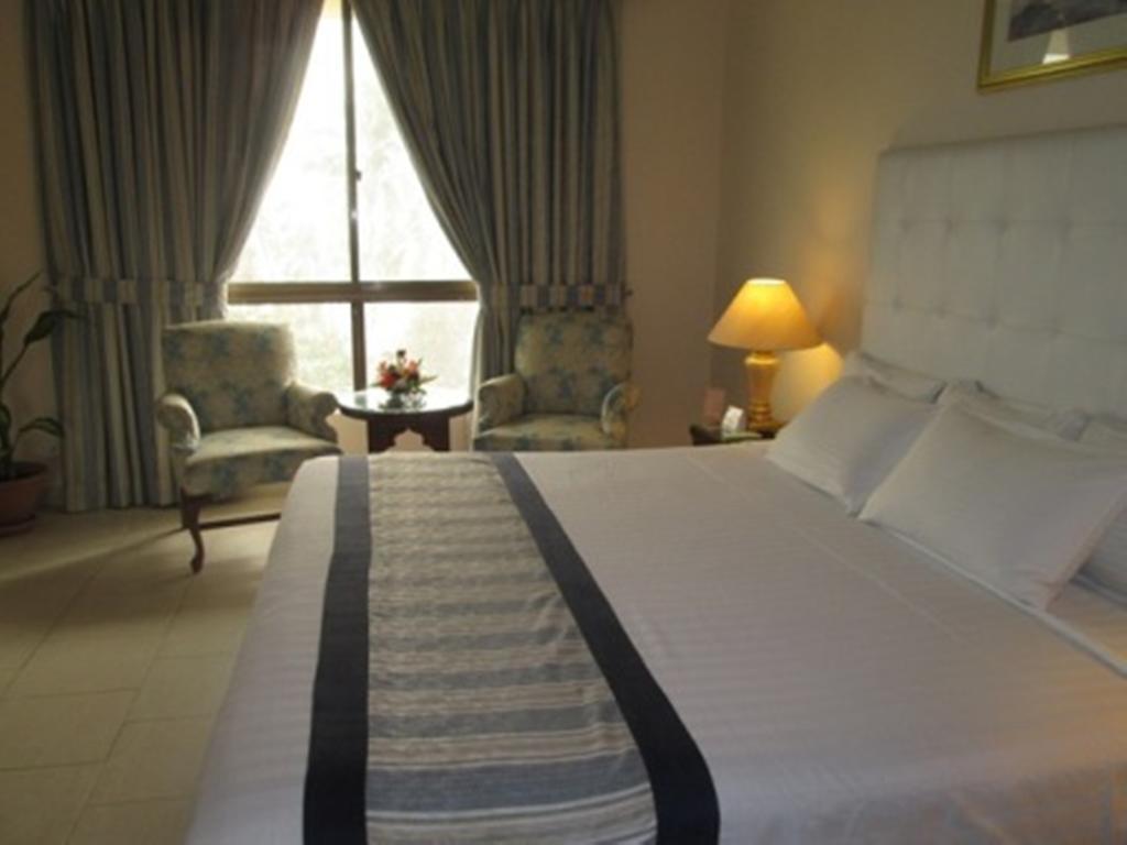 Beach Luxury Hotel Karachi Extérieur photo
