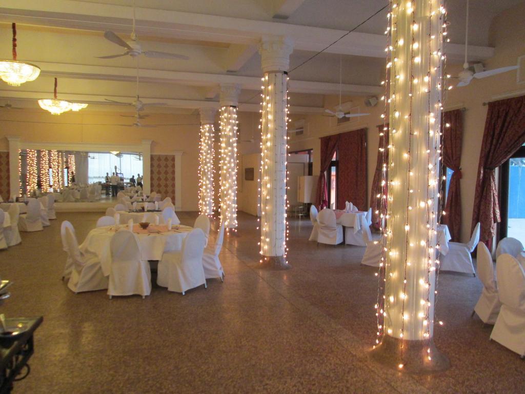 Beach Luxury Hotel Karachi Extérieur photo